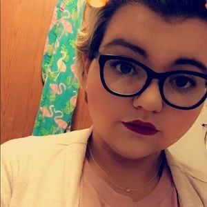 Meet your Posher, Lauren